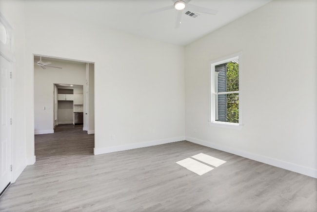 Photo - 102 W Texas St