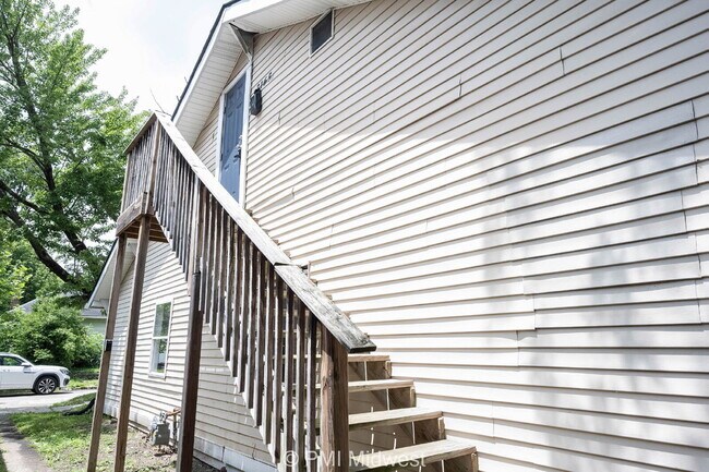 "Chic Studio Living: Spacious 768 Sq Ft Gem in Indianapolis!"