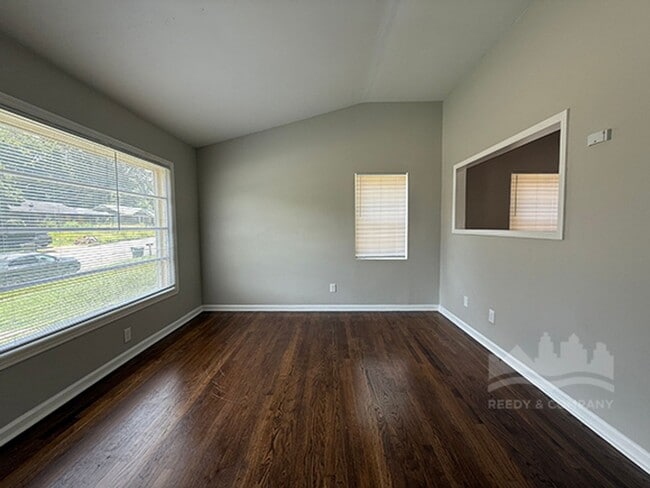 Photo - 2076 Willow Wood Ave