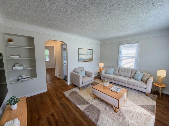 Photo - 1821 Hanover St