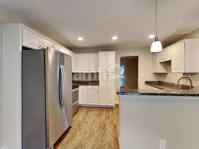 Photo - 581 Thornbush Ter