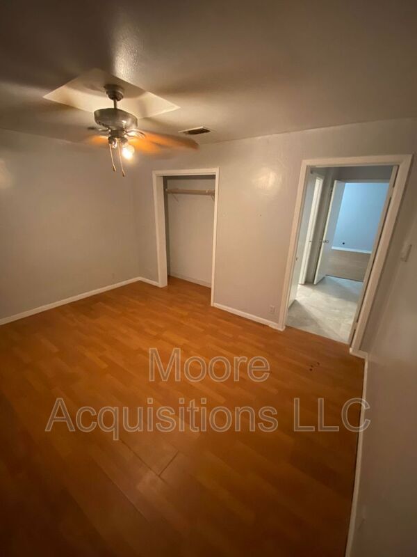 Photo - 810 W Day St