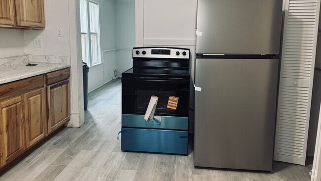Building Photo - 917 S 24th St Unit 917 S 24th St Lower Rental
