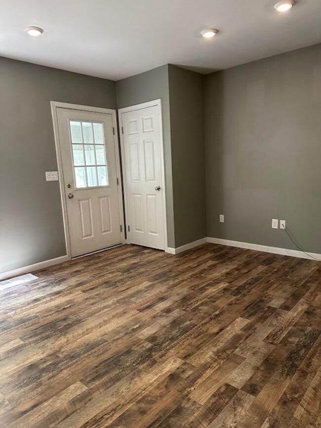 Building Photo - 26 Elm St Rental