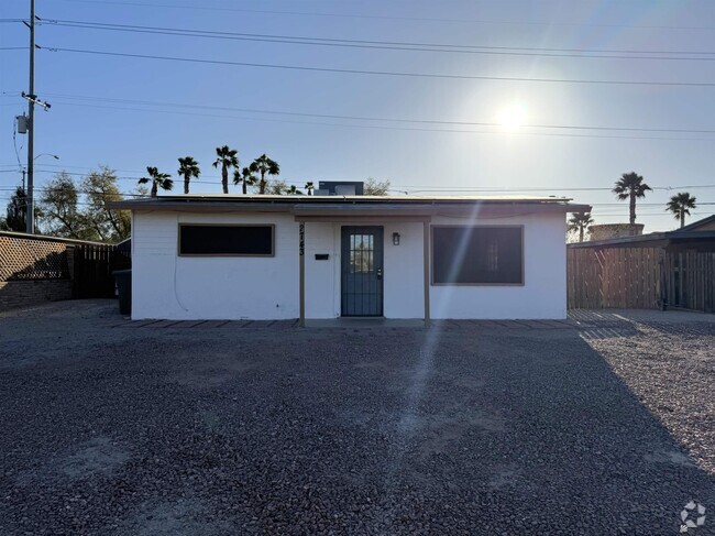 Building Photo - 2743 S Mesa Ave Rental