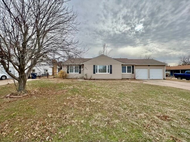 Building Photo - Great Location! Rental