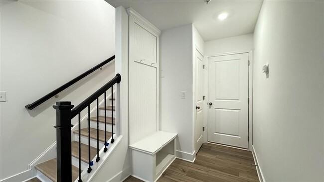 Photo - 811 Atkins Ln