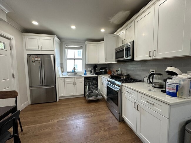 Building Photo - Brighton 4 bed 2 bath