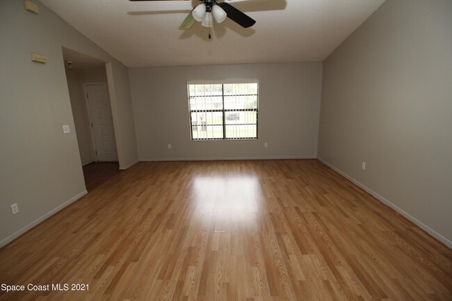 Photo - 934 Colonial Ave SE