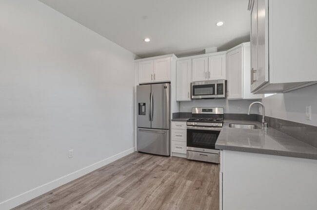 Photo - 19833 Blythe St