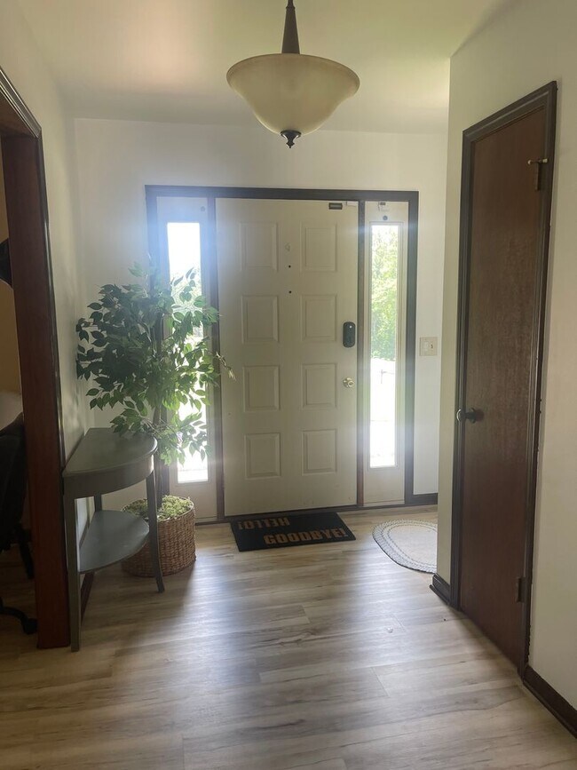 Photo - KRAMER COURT SHORT TERM TDY!!  (Available ...