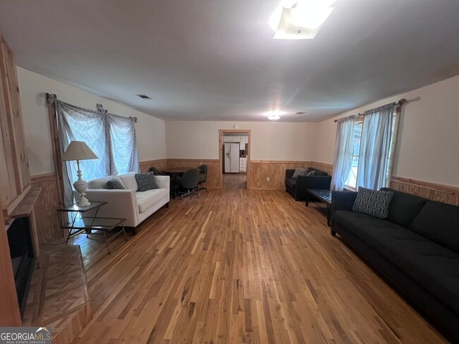 Photo - 844 Shorewood Cir