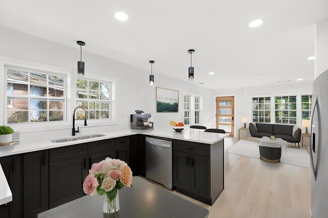 Photo - 167 Rockmart Dr SW