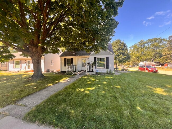 Building Photo - 2949 York Ave N Rental