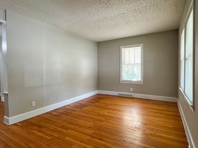 Photo - 511 N 6th Ave