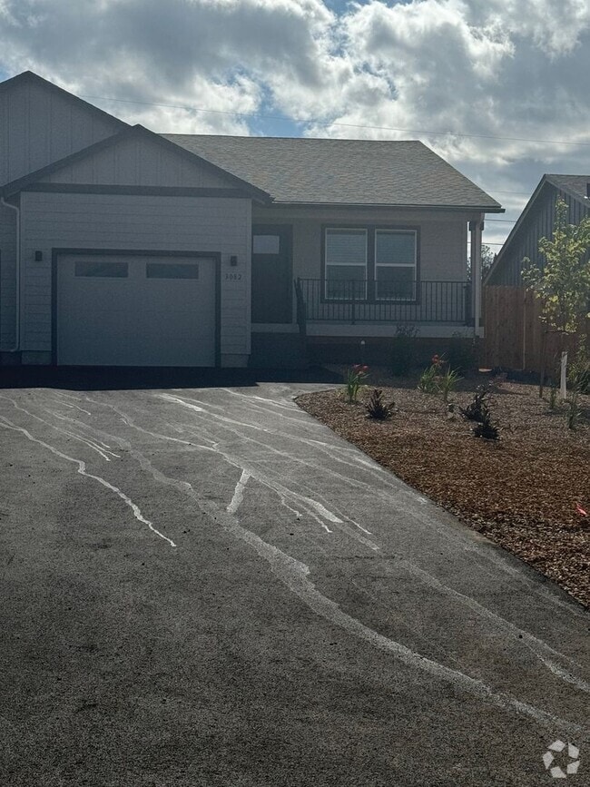 Building Photo - Brand New Duplex in SW Redmond Rental