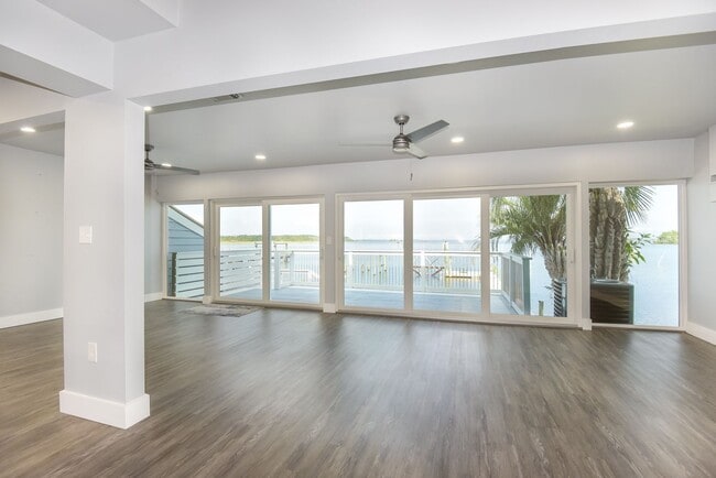 Photo - 1285 Capri Dr