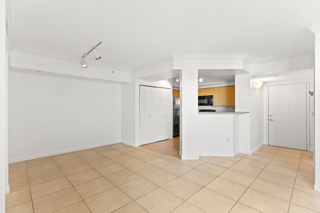 Photo - 1919 Van Buren St Unit 418