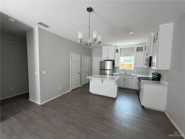 Photo - 12 Deluxe St Unit 4