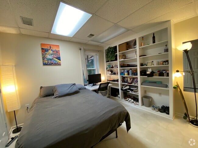 Building Photo - 5102 Warren Plz NW Unit #2 Rental