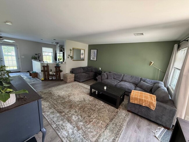 Photo - 102 Partridge Cir