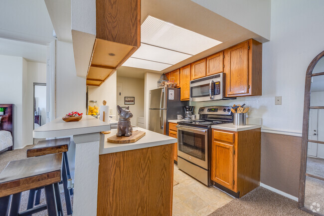 2BR, 2BA - 957SF - Kitchen
