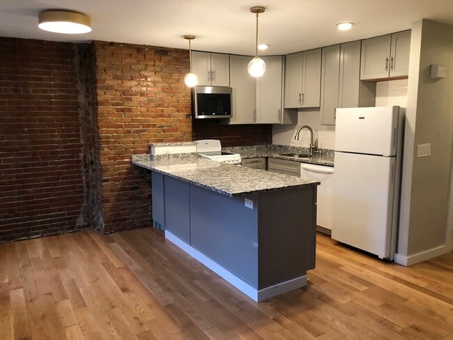 Building Photo - 24 Bradford St Unit 2 Rental