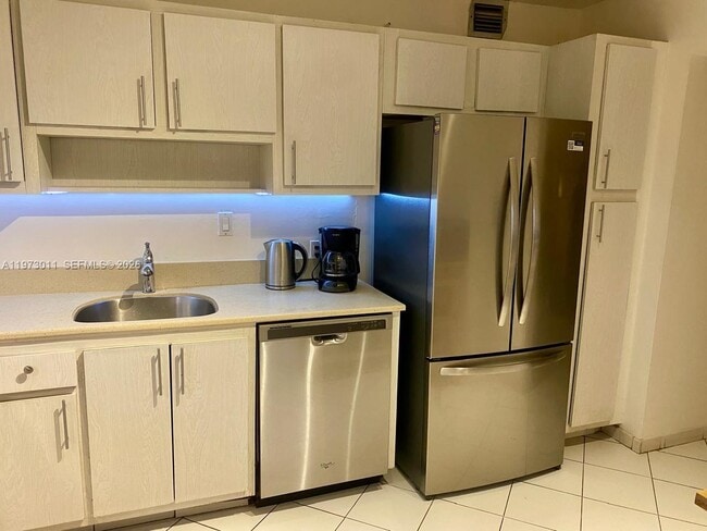 Photo - 100 Bayview Dr Unit 516