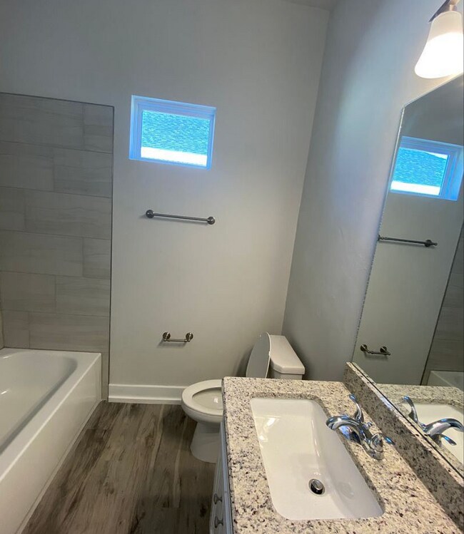 Photo - 3 Bedroom, 2 Bathroom Home – Historic Downtown Gainesville