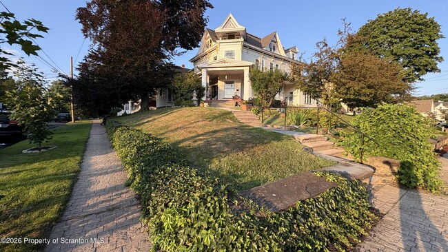 Building Photo - 1702 Penn Ave