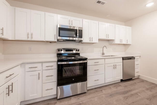 Photo - 911 South Main Street