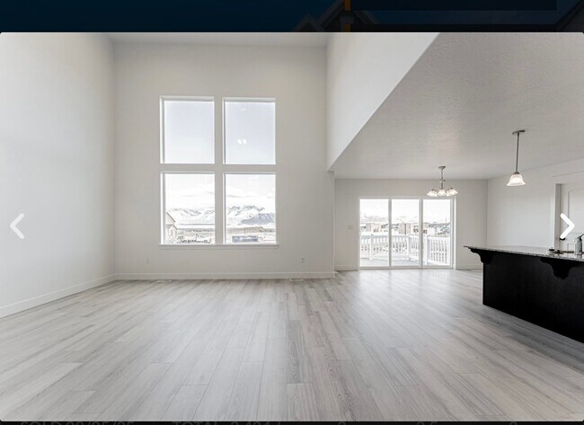 Photo - 13735 Devers Dr