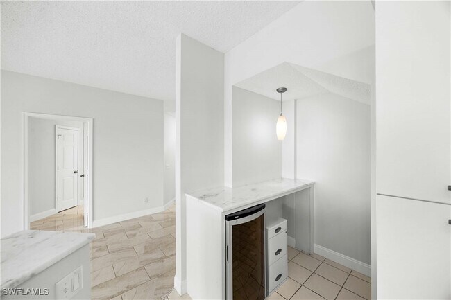Photo - 85 Silver Oaks Cir Unit 6-102