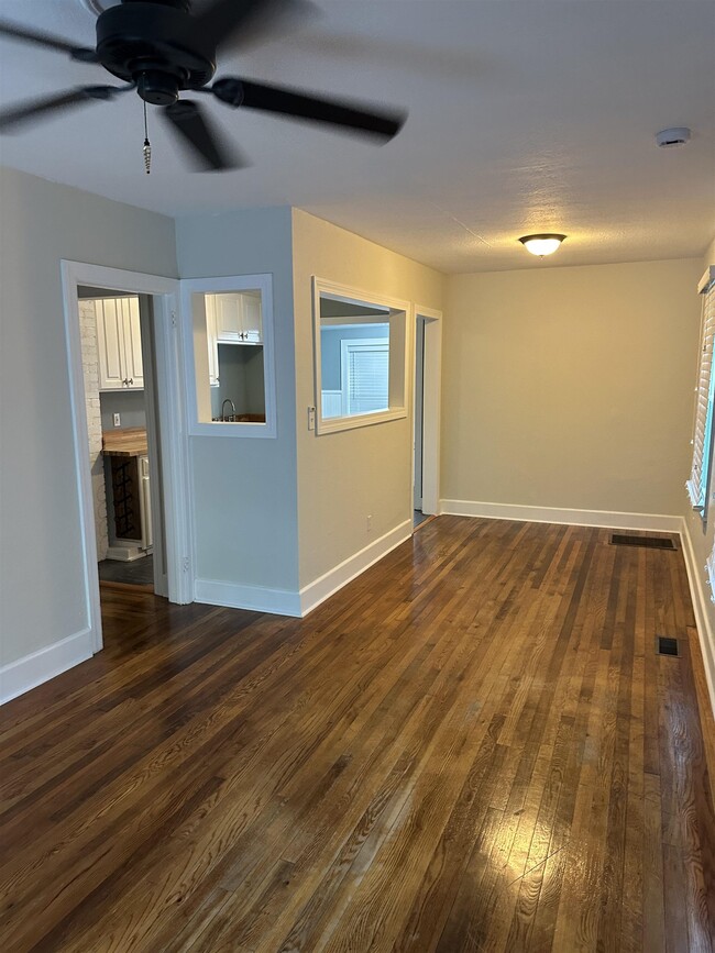 Photo - 650 W 10th Ave