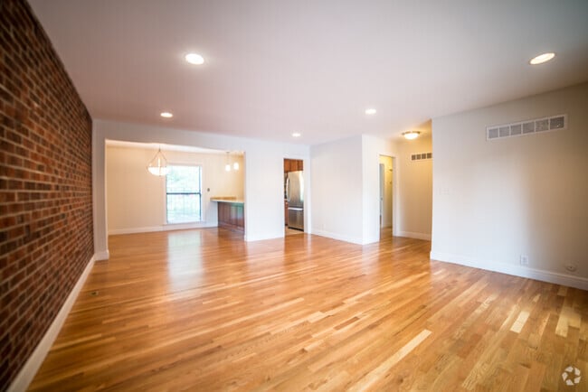 Building Photo - 3726 Locust St Unit 7 Rental