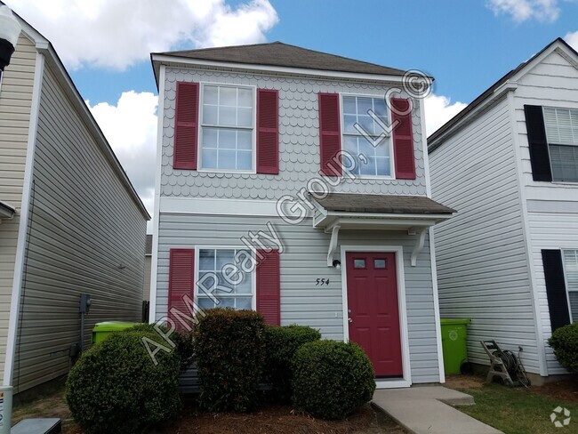 Building Photo - Great Summit Home, Convenient to Sandhills...