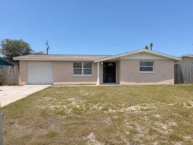 Building Photo - "Charming 2-Bed, 1 -bath in Holiday, FL - Cozy 864 Sq Ft Gem!"