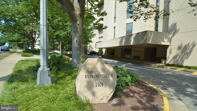 Building Photo - 1101 S Arlington Ridge Rd Unit 509 Rental
