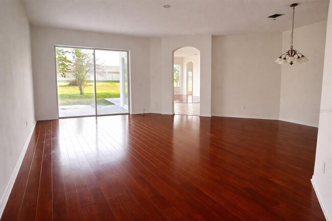 Photo - 927 Shadowmoss Dr