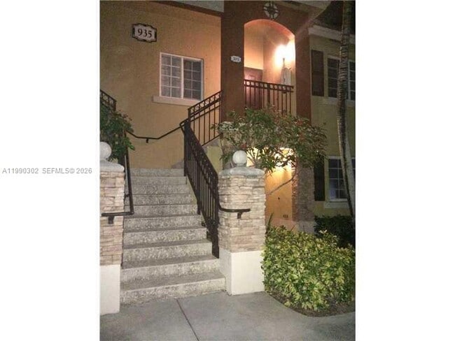 935 NE 33rd Terrace Unit 203