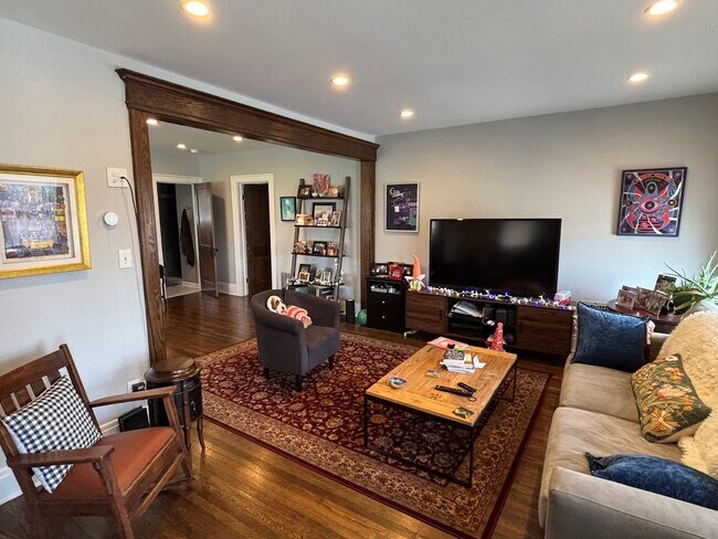 Photo - 159 Wesley Ave Unit Upper