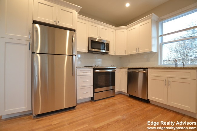 Building Photo - 58 Foster St Unit 2