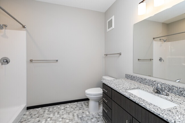2BR, 2BA - 1,767SF - Primary Bathroom