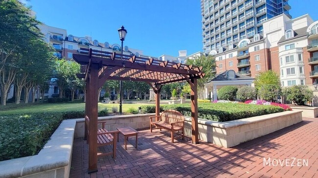 Photo - 300 W 5th St