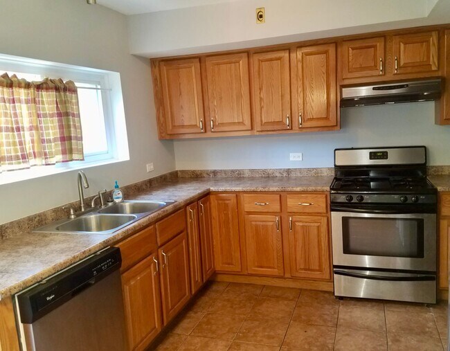 Photo - Cozy 3 bedroom 1.5 Bathroom Townhouse! Hardwood Throughout! Parking Included In Rent! Available f...