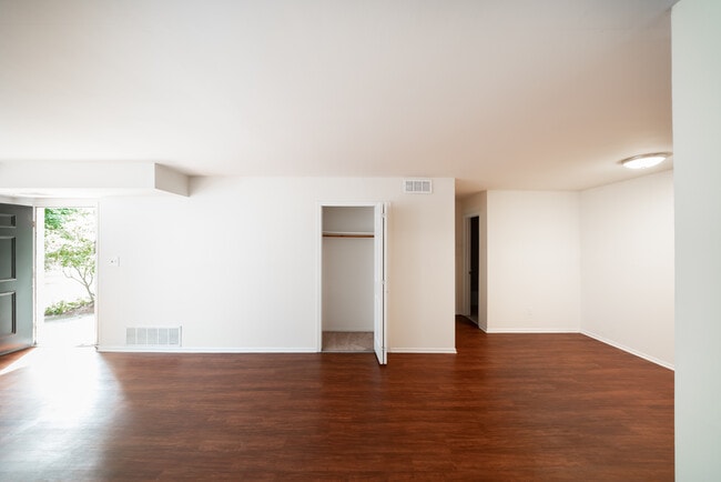 Photo - Lamplight Village Apartments