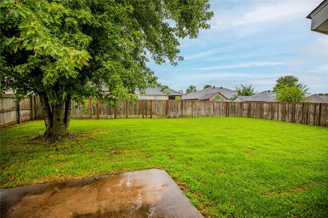 Photo - 908 SW Cheyenne Dr