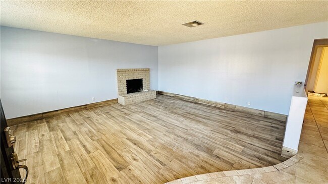Photo - 3090 E Desmond Ave