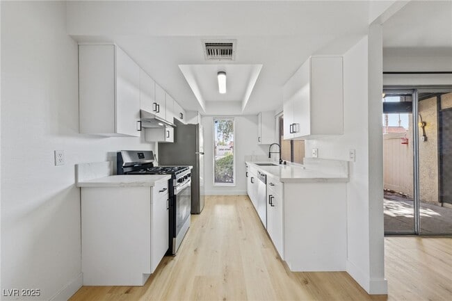 Building Photo - 1390 E Vegas Valley Dr Unit 25 Rental