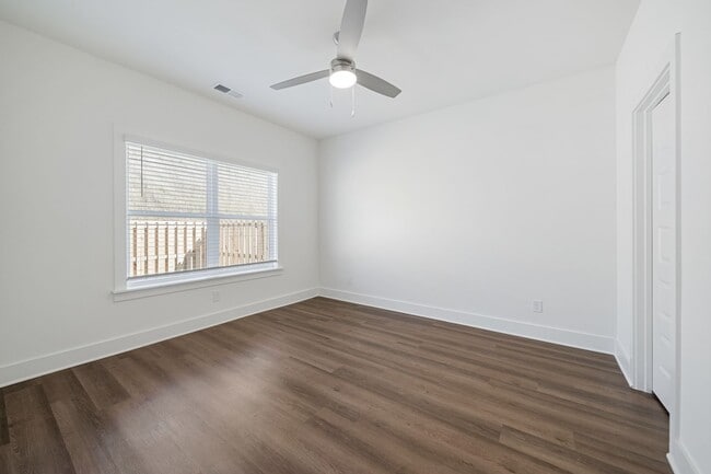 Photo - 1 Bedroom home with Garage!